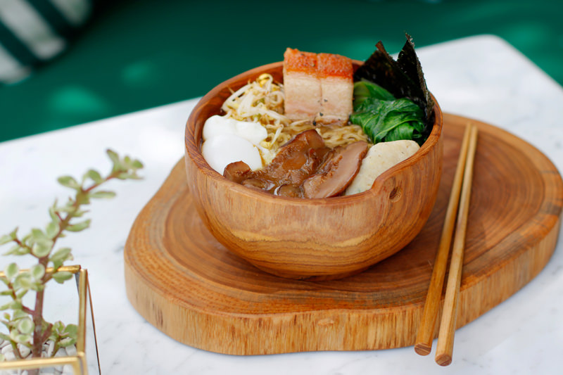 Dine & Wine Bali Best Restaurants & Culinary Guide Bali Gourmet Café Bali Petitenget Comfort Food Pork Belly Noodles