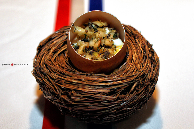 Dine & Wine Bali Best Restaurants & Culinary Guide Bali Spotlight Foodies Notes Review Black Truffle Dinner Mozaic Restaurant Ubud Poached Egg and Whipped Cream with Black Truffle