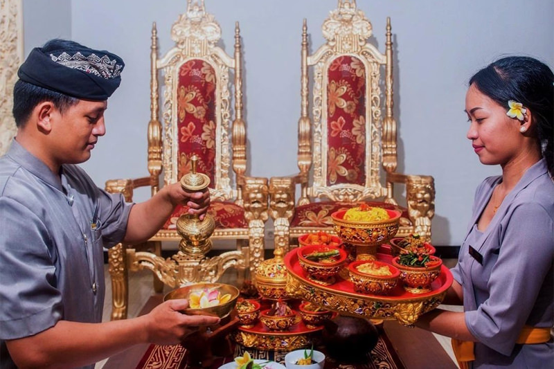 Dine & Wine Bali Best Restaurants & Culinary Guide Bali Dapur Raja Ubud Authentic Balinese Cuisine Rijsttafel