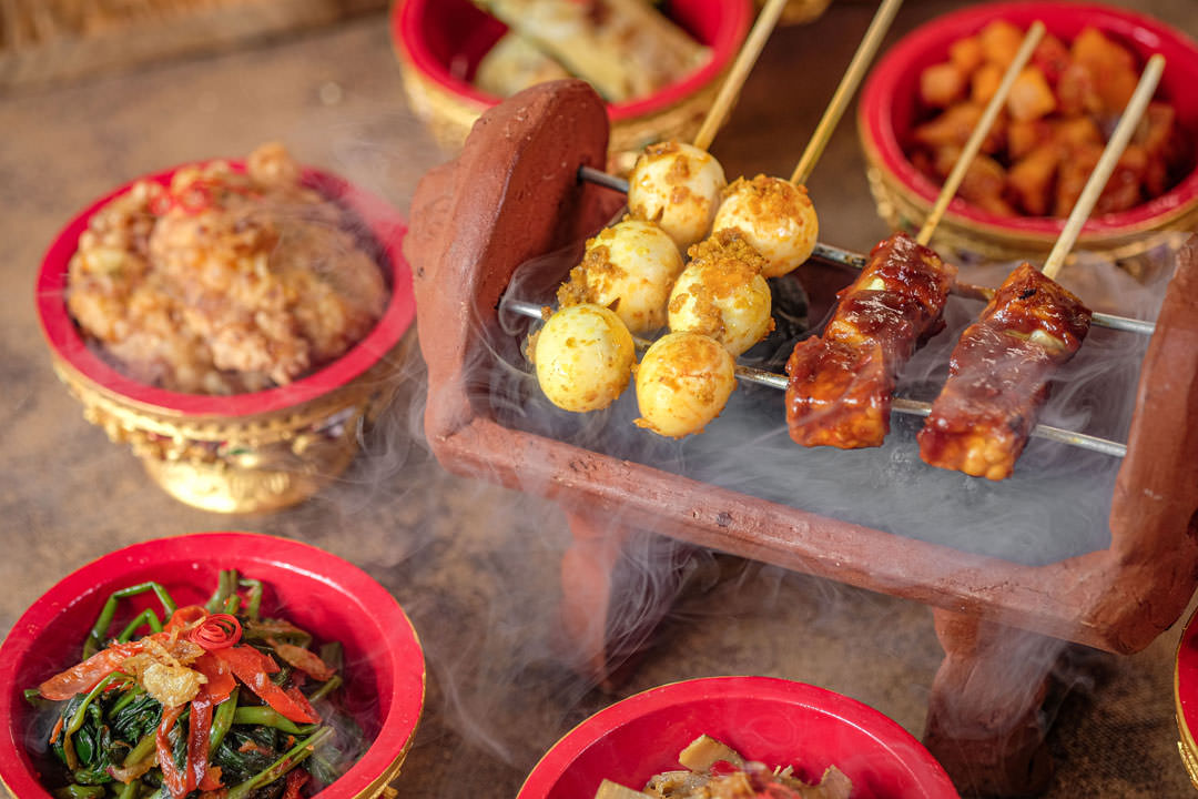 Dine & Wine Bali Best Restaurants & Culinary Guide Bali Dapur Raja Ubud Authentic Balinese Cuisine Rijsttafel