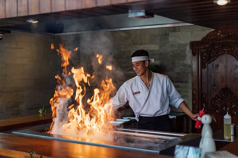 Dine & Wine Bali Best Restaurants & Culinary Guide Bali Kojin Teppanyaki & Omakase Restaurant Aksari Resort Ubud Chef in action Dine & Wine Bali Best Restaurants & Culinary Guide Bali Kojin Teppanyaki & Omakase Restaurant Aksari Resort Ubud Chef in action
